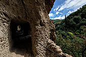 Tivoli, villa Gregoriana. il percorso Miollis scavato nella roccia in epoca napoleonica.